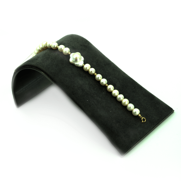 PEARL AND GOLD BRACELET
