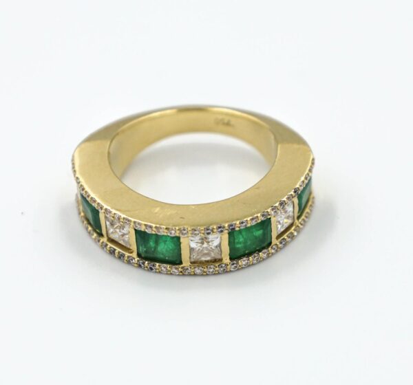 Emerald Dia Ring